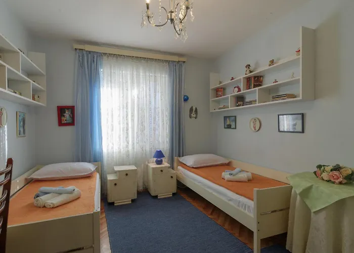 Πανσιόν Mirjana Τρογκίρ